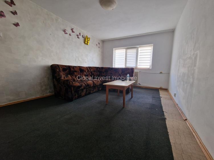 Navodari( Sud, Str Rândunelelor)- 2 camere decomandate, etaj 3/4, liber - 2