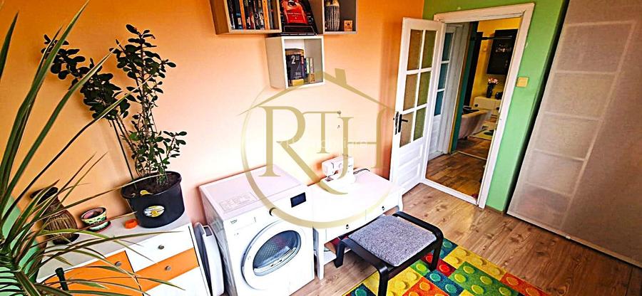 Vand apartament cu 4 camere in zona spitalul judetean,comision ,,0'' - 12