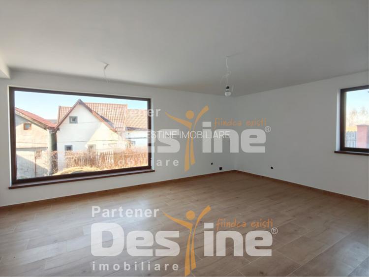 Vilă spațioasă de vânzare în Săcele – zona Bunloc, priveliște superbă - 3