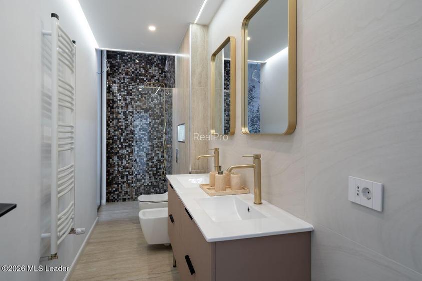 Iancu Nicolae - Vila high-end pe malul lacului, Gradina cu Ponton - 7