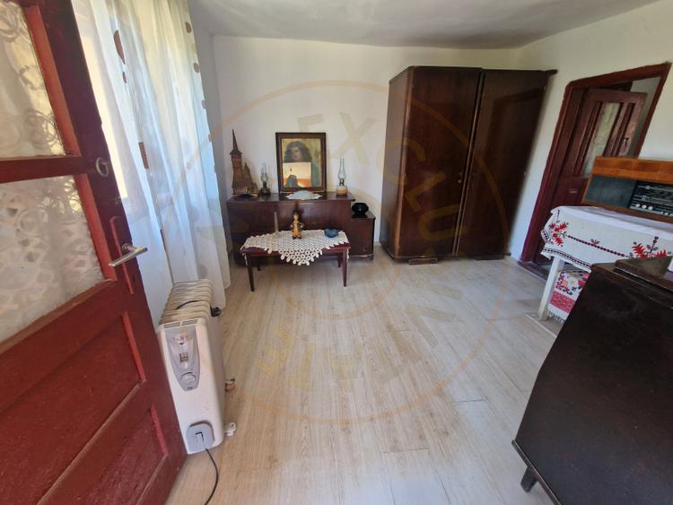 Căsuță autentică românească între două dealuri–colț de liniște în Botesti, Arge