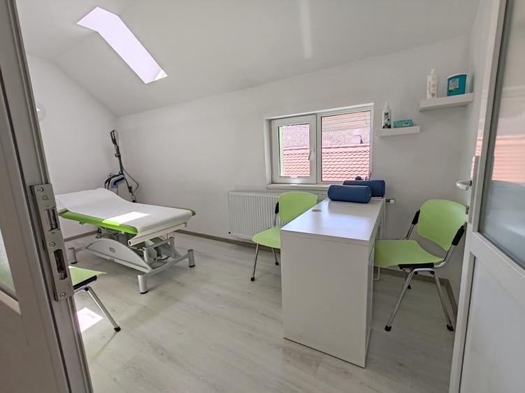 Apartament 3 camere pretabil sediu firma, spatiu comercial zona Str. Lunga