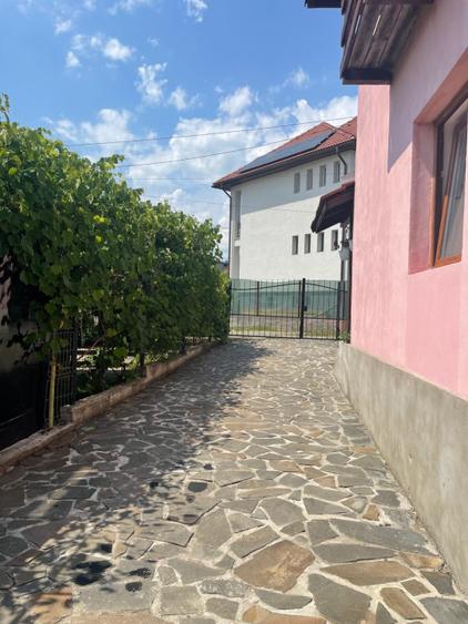 Casa familiala, 5 camere, zona buna, linistita