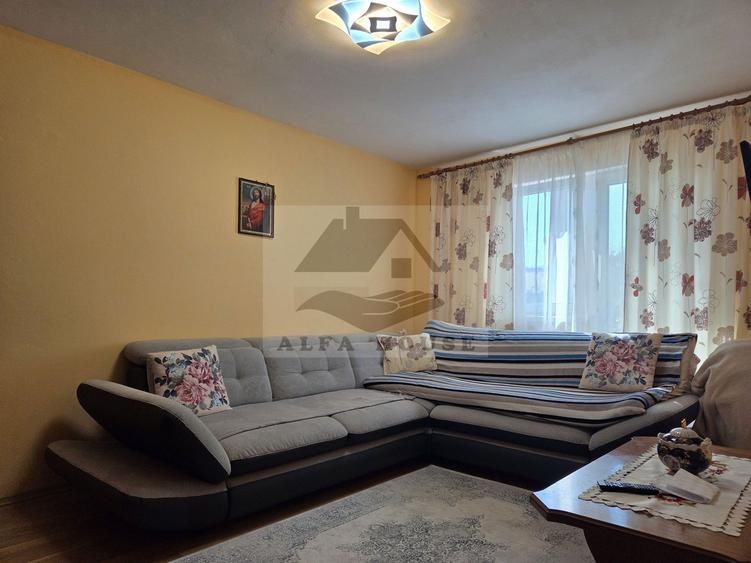 Apartament cu trei camere, zona Noua, 54 mp