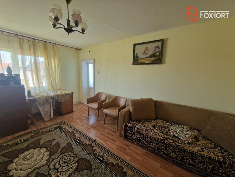 Casa individuala de vanzare cu 7 camere - Recas