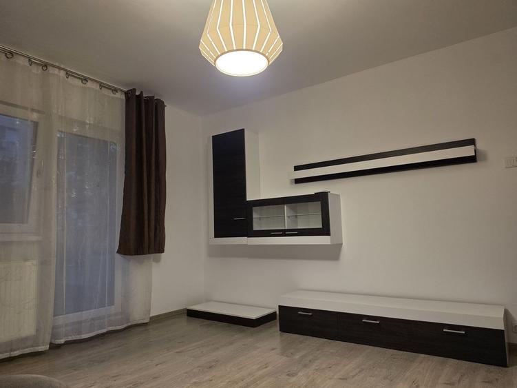 Apartament 3 camere decomandat-Metrou Brancoveanu