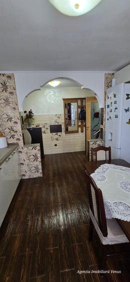 Apartament 2 camere etaj 2 zona Scolii 11