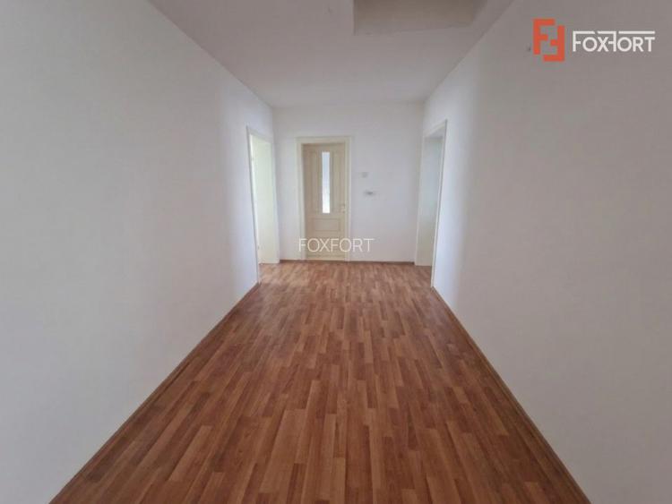 Casa individuala de vanzare cu 7 camere - Recas - 6