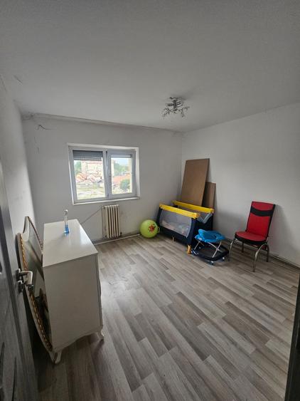 Apartament 2 camere, etaj 2, balcon, 70.000 euro