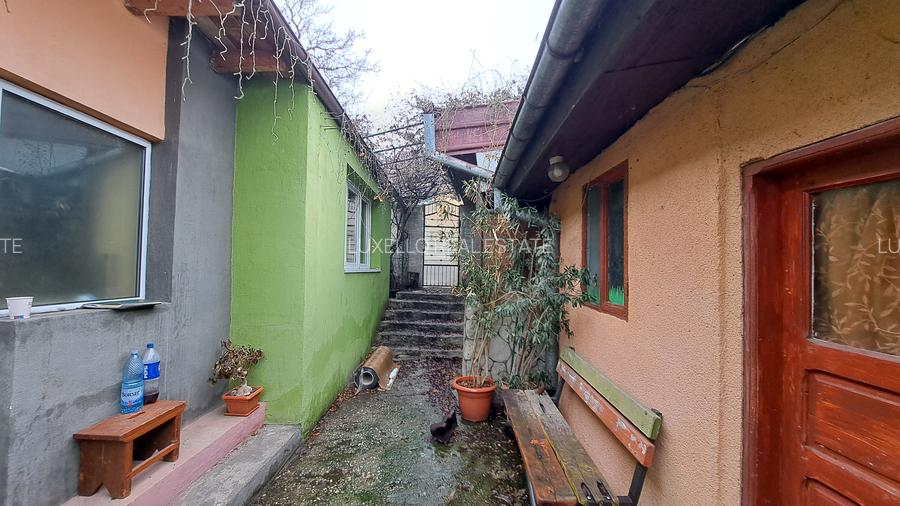 TEREN CU CASA DEMOLABILA - 46