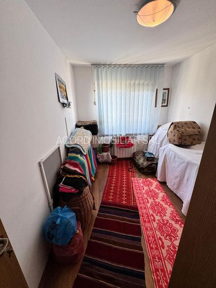 Apartament 4 camere decomandat CET - 16