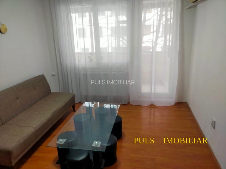 City Mall : Apartament trei camere,două holuri,etaj 2 , gaze , balcon generos - 8