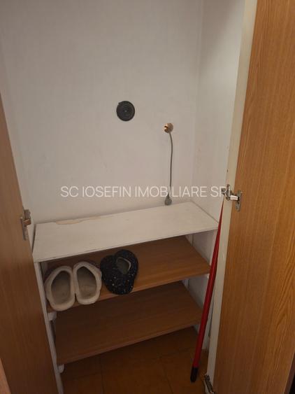 Central, langa Piata 700 - 8