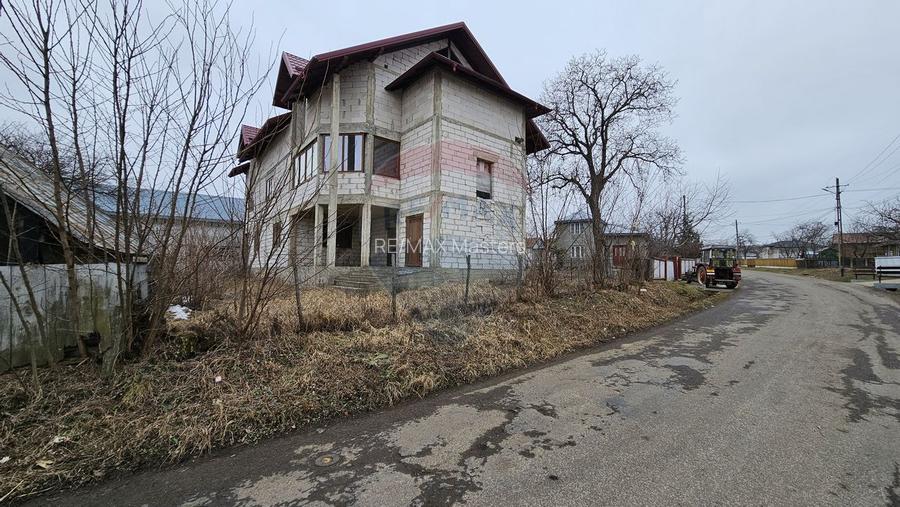 Casă / Vilă cu 12 camere, teren intravilan de 2869mp în Siminicea, SV - 25