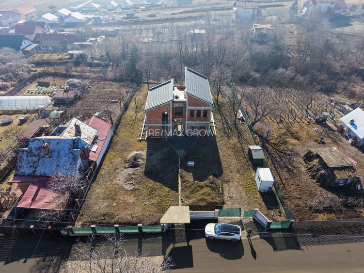 Casa la rosu cu autorizatie valabila in Hemeius - Fantanele - 2