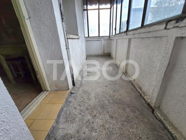 Apartament decomandat 4 camere 4 balcoane 2 bai etaj 1 Central Sibiu - 8