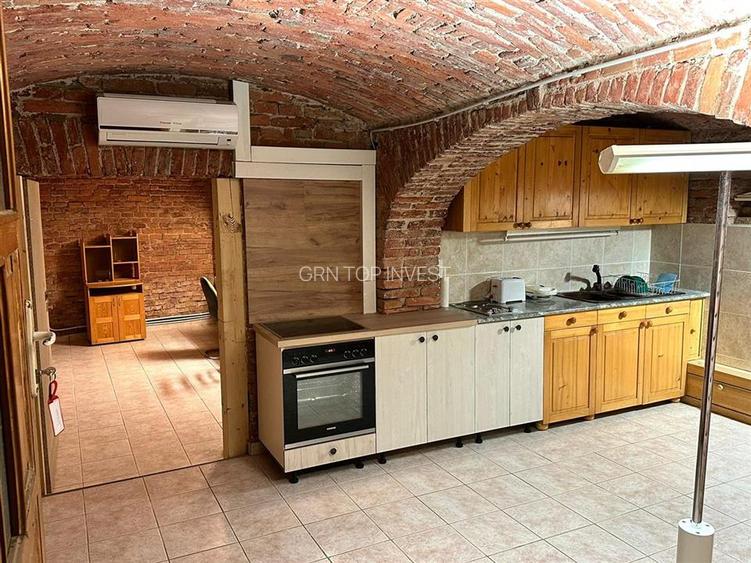 Casa 10 camere, 6 dormitoare, 5 bai zona Turnisor - 2