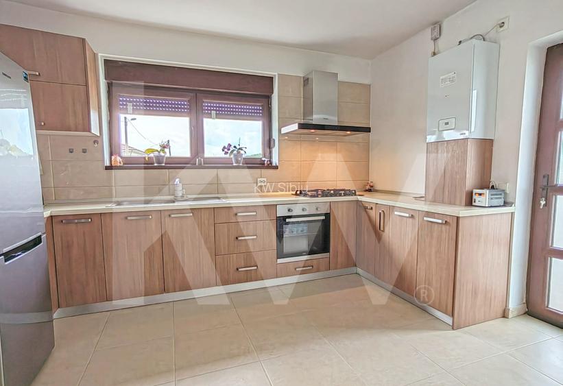 Casa individuala 5 camere finalizata mobilata Est Sibiu teren 372mp - 2