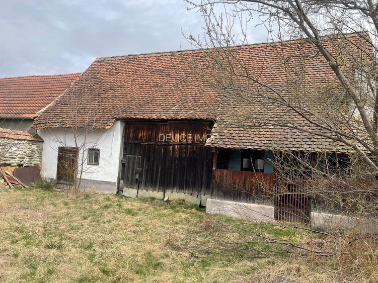Casa veche cu sura zona linistita - 4