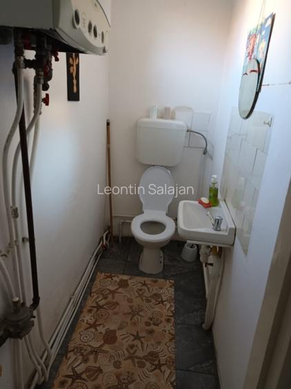 Casa cu etaj, 4 camere, central, acces in curte cu masina - 12