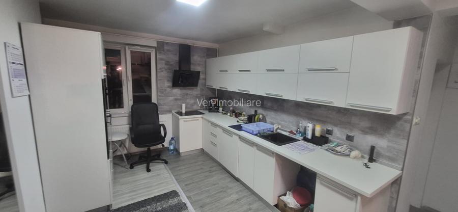 Apartament 3 camere DECOMANDAT, zona TEACA  - 4