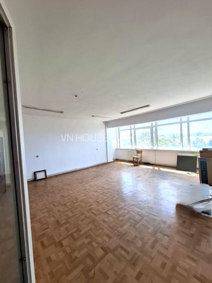 De închiriat: 2 birouri spațioase – 82 mp utili (zona str. Republicii) - 5