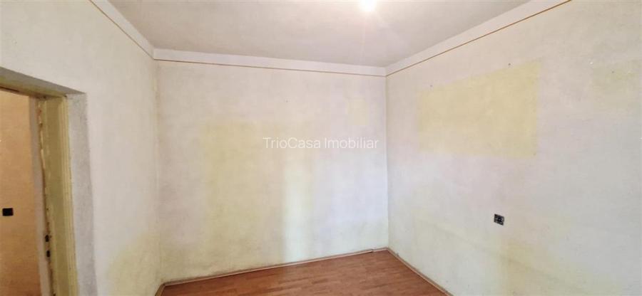 Casa Bradesti , teren  intravilan 7952 mp , deschidere 33 m la DE 70 - 10