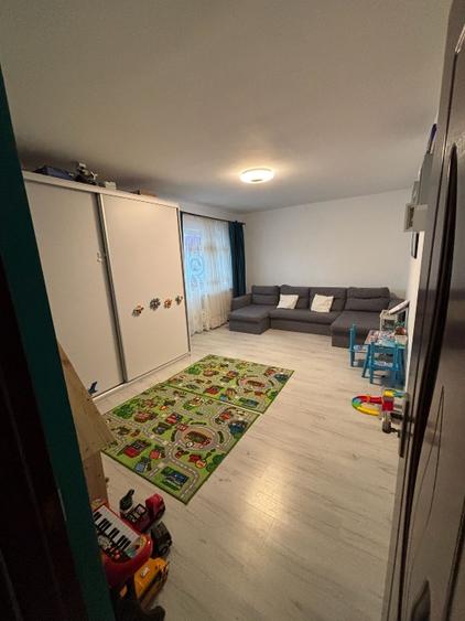 Vand apartament 2 camere, etaj 4