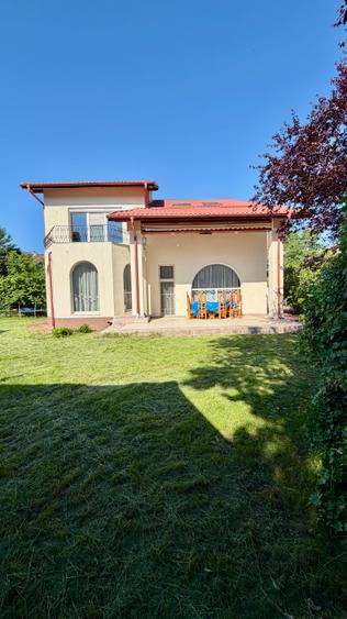 Vilă exclusivistă cu piscină încălzită cu 918 mp teren zona Erou iancu Nicolae