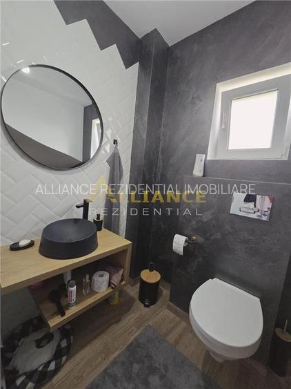 Duplex cu perete dublu- 4 camere - 2 bai - apa curenta  - pod - 6