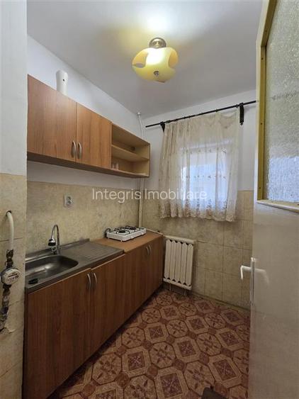 Garsoniera decomandata,etaj intermediar,Oradea,cartier Rogerius - 5