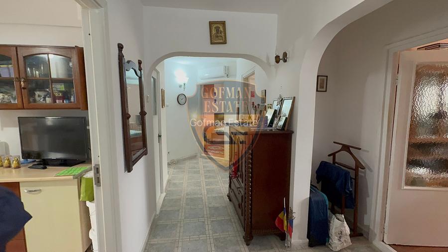 3 Camere, Capitol Bd Mamaia 81mp, 3 balcoane, etaj 4/4, centrala gaz, 2 bai, A/C - 13