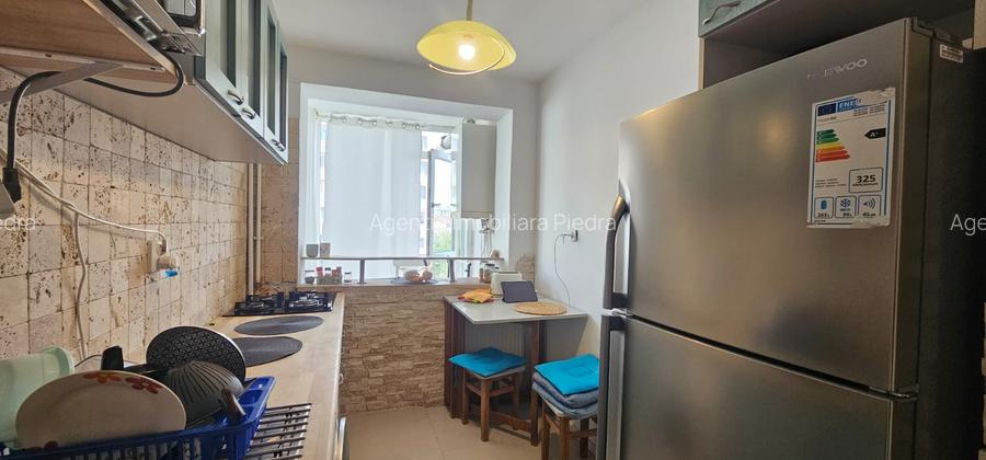 Inchiriez apartament cu 2 camere,decomandat, situat pe B-dul Mihai Viteazu - 4