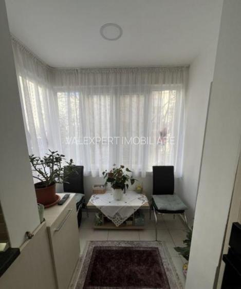 Metrou 1 Decembrie 1918, apart 2 cam, decom, et. 1/8 - 5