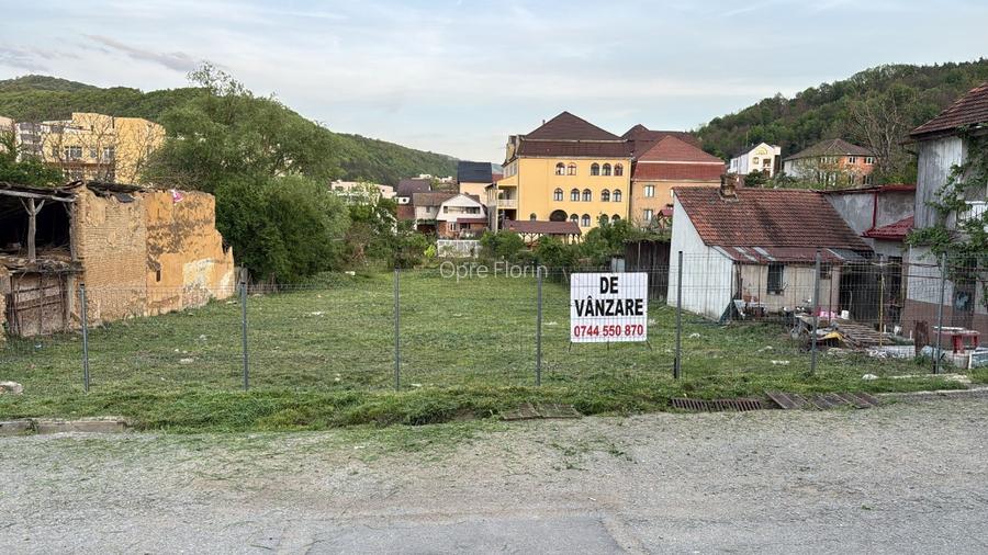 Vand teren central 1460m2 - 2