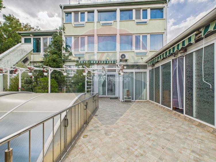 Casă / Vilă cu 10 camere de vânzare în zona Central - 22