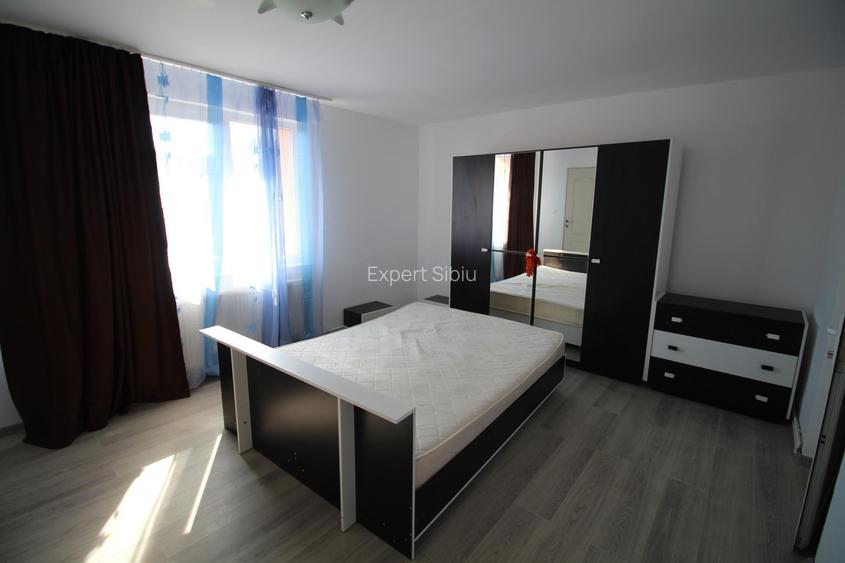INCHIRIEZ apartament 4 camere , renovat,zona Strand - 3