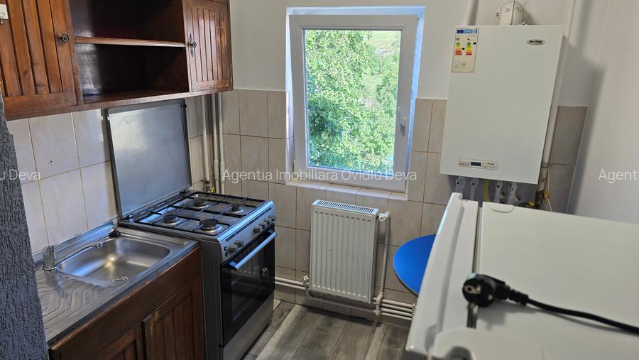 Vand garsoniera decomandata in Deva, zona Eminescu (Micro 15), etaj 3, bloc de 4 - 5