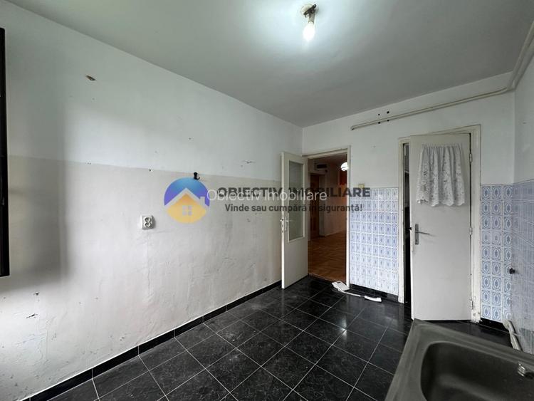 Apartament de vanzare 3 camere- pretabil pentru spatiu comercial - 8
