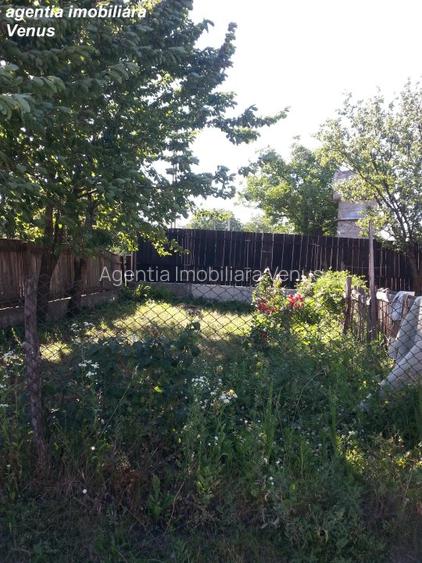 Loc de casa in Catamarasti Deal la intrare - 2