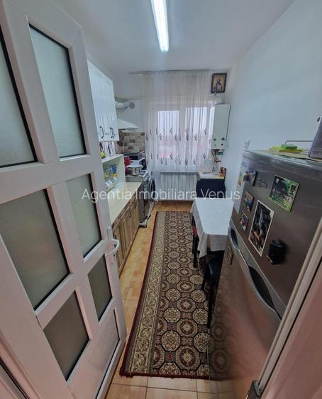 Apartament 3 camere si 2 bai - Imagine principală: 1/8Apartament 3 camere si 2 b - 4