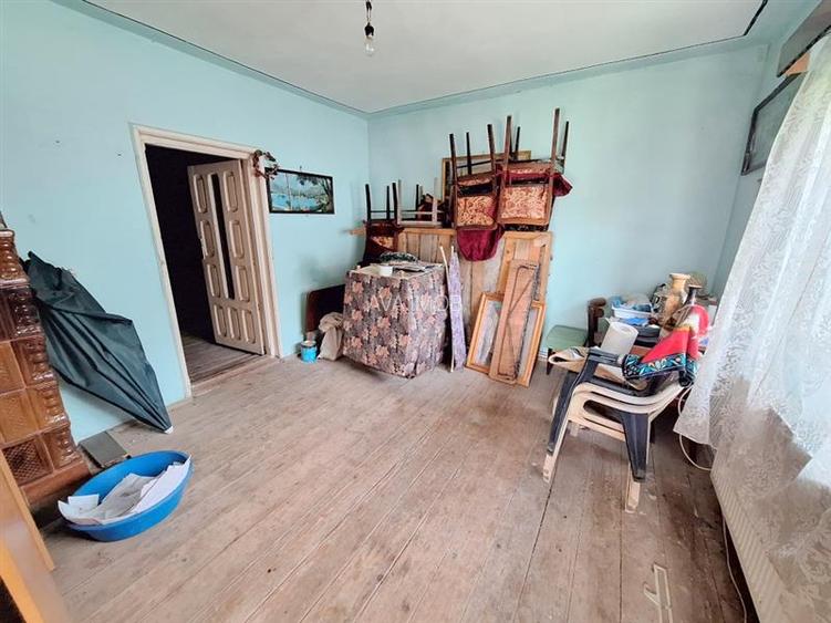 Casa batraneasca  100 mp, teren 4100 mp, zona Izvoare - 7