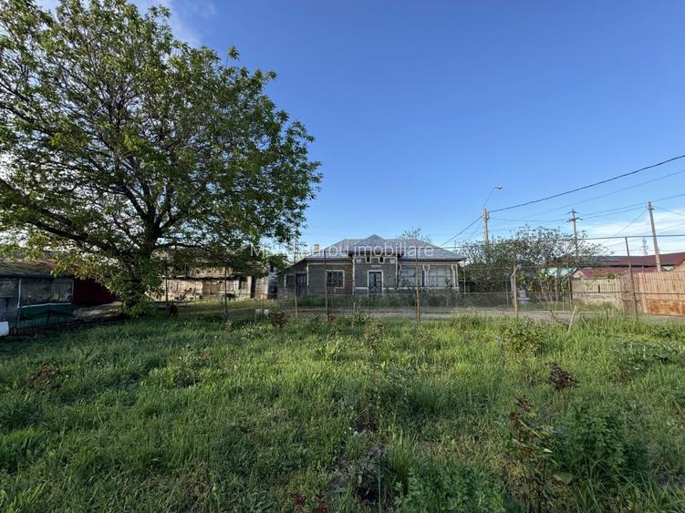 Teren intravilan  3447 mp, cu casa modesta, Desch. 30 m, str. Gr. Alexandrescu - 9