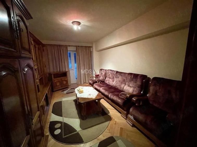 Decomandat cu 2 bai la etajul 1 aproape de Mall - 9