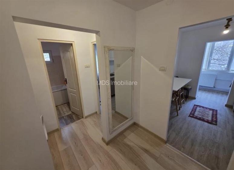 Decomandat la etaj 1 cu centrala propie - 13