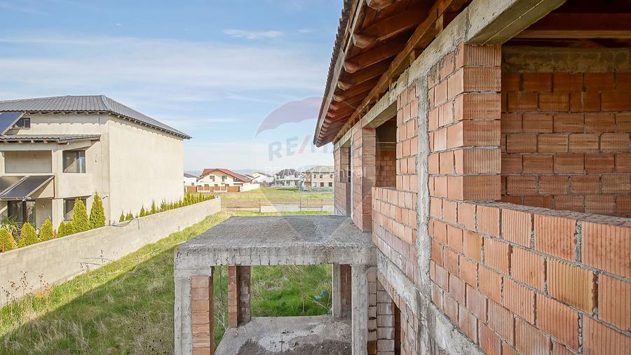 Casă / Vilă cu 6 camere de vânzare, Sânpetru - 10