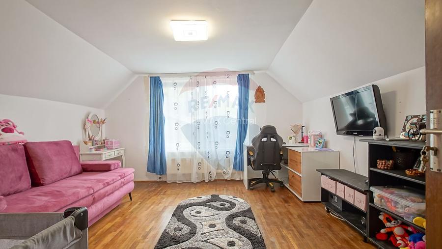 CASĂ INDIVIDUALĂ ÎN SCHEI    STRADA PIATRA MARE - 26