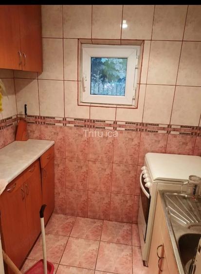 Casă  de va zare ,construita din cărămidă  co.pusa di 4 camere - 2