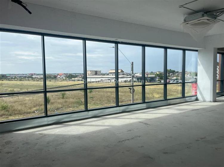 Vanzare centru comercial Otopeni, randament net 8%, constructie noua - 8