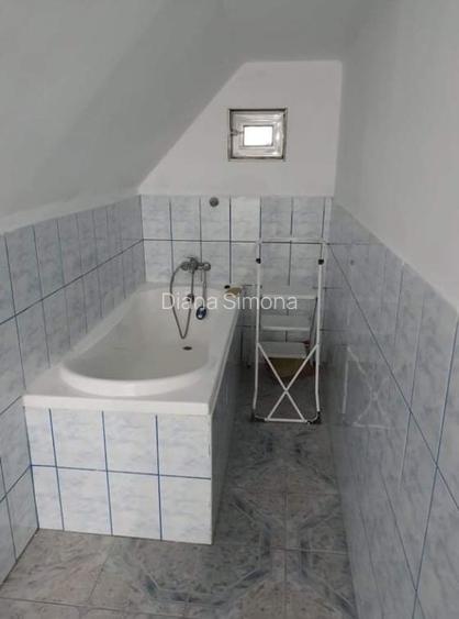 Casă tip duplex cu 4 dormitoare de închiriat – ideală pentru familie/ muncitori  - 11